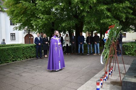 U Gospiću odavanje počasti onima koji su svoje živote dali za Hrvatsku