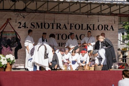 U Otočcu održana 24. Smotra folklora