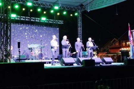 Prekrasna svečarska večer u Gospiću!!!