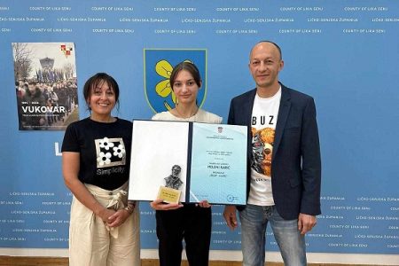 Perušićanka Helena Karić, dobitnica priznanja za najbolju učenicu Strukovnih škola u Hrvatskoj i višestruka državna prvakinja u frizerstvu na prijemu kod župana Petryja