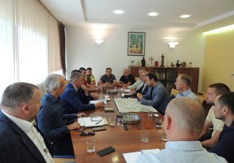 Gradonačelnik održao koordinacijski sastanak vezan za sanaciju prometnica na kojima su u tijeku radovi na komunalnoj infrastrukturi