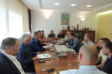 Gradonačelnik održao koordinacijski sastanak vezan za sanaciju prometnica na kojima su u tijeku radovi na komunalnoj infrastrukturi