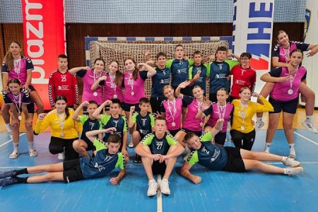 BRAVO: Ličanke osvojile srebro na državnoj završnici Sportskih igara mladih u rukometu. Ličani četvrti