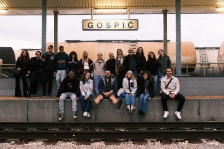 Do  21.10.  u Velikom Žitniku, u edukacijskom centru Outward Bound održava se 2-tjedni međunarodni volonterski kamp.