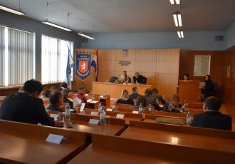 Gradsko vijeće Grada Gospića sastalo se na posljednjoj sjednici u ovome sazivu.  Milinović: „ Povećali smo za 20% plaće službenicima s najnižim primanjima“