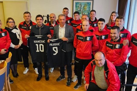 Gradonačelnik Milinović  ugostio nogometaše i upravu MNK „Lika šport“