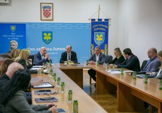 Održan sastanak s predstavnicima Fonda i Ministarstva: Gospić među prioritetima za sanaciju ilegalnog otpada