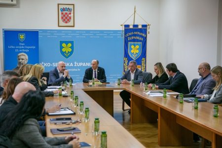 Održan sastanak s predstavnicima Fonda i Ministarstva: Gospić među prioritetima za sanaciju ilegalnog otpada