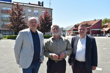 Siniša Hajdaš Dončić došao u Gospić dati podršku Čulinoviću i Oreškoviću