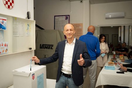 Petry protiv Tušaka ostvario uvjerljivu izbornu pobjedu!!