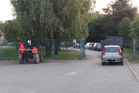 Nazire li se kraj velikim gužvama na tehničkom pregledu vozila u Gospiću?