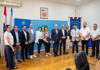 Nova ulaganja Vlade RH u Ličko-senjsku županiju: ministar Bačić donio ugovore vrijedne gotovo šest milijuna eura