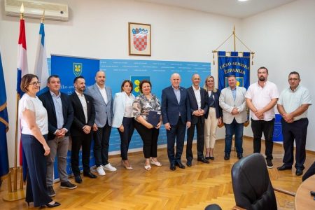 Nova ulaganja Vlade RH u Ličko-senjsku županiju: ministar Bačić donio ugovore vrijedne gotovo šest milijuna eura