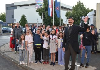 LIJEPO: šetnja s Teslom i koncert Trag u beskraju uljepšali slavlje Teslinog rođendana