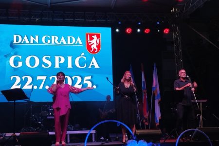 Glazbena diva Zorica Kondža i predsjednik Zoran Milanović uveličali slavlje Dana grada Gospića