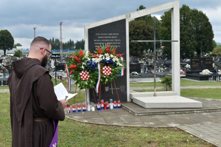 Gospić obilježio Dan sjećanja na žrtve svih totalitarnih i autoritarnih režima