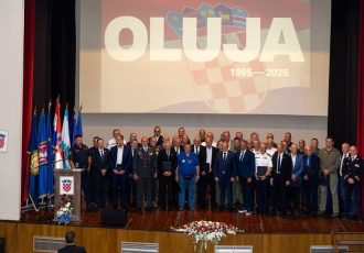 Ministar Medved u Gospiću uručio zahvalnice braniteljskim postrojbama povodom 30. obljetnice Oluje