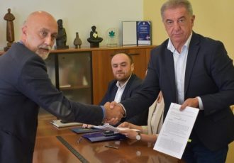 Potpisan ugovor kojim će završiti uređenje atletske staze u Gospiću