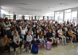99 malenih Gospićana krenulo u prvi razred osnovne škole