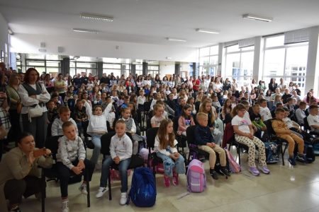 99 malenih Gospićana krenulo u prvi razred osnovne škole