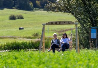 Postavljene foto ljuljačke u Otočcu, Brinju i Vrhovinama