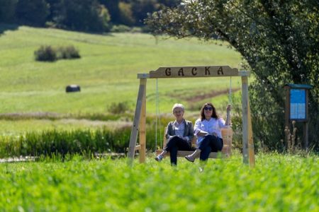 Postavljene foto ljuljačke u Otočcu, Brinju i Vrhovinama