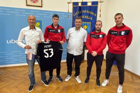 Na prijemu kod župana Petryja predstavnici Malonogometnog kluba Lika Šport