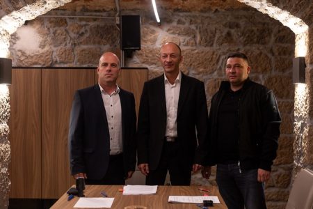 Potpisani ugovori vrijedni 952 tisuće eura za prijevoz učenika osnovnih škola u Ličko-senjskoj županiji