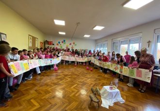 Djeca poslala snažnu poruku kroz projekt “Mama budi zdrava”