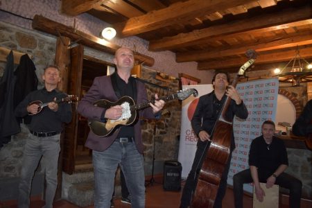 U konobi “Stara dama” u Gospiću održan program Croatia recordsa “Na istoj frekvenciji”