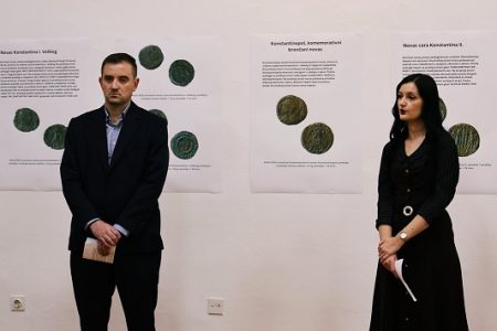 U Otočcu otvorena izložba o antičkom novcu