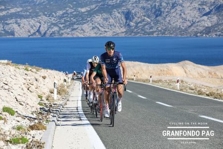 U subotu 11. 10.  na otoku Pagu održat će se 6. Međunarodni biciklistički maraton “GRANFONDO PAG – Cycling on the Moon” koji će ove godine okupiti preko 200 biciklista iz 15-ak zemalja.