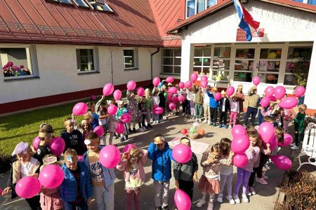 Pogledajte kako škole i vrtići Ličko-senjske županije već devetu godinu predano obilježavaju „ružičasti listopad”