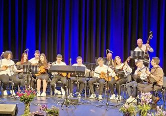 Tamburaški orkestar Gackog pučkog otvorenog učilišta Otočac na jubilarnom festivalu u Bihaću