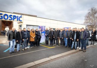 Održano tradicionalno druženje HDZ-a s građanima na Gradskoj tržnici u Gospiću