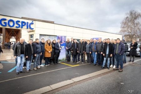 Održano tradicionalno druženje HDZ-a s građanima na Gradskoj tržnici u Gospiću