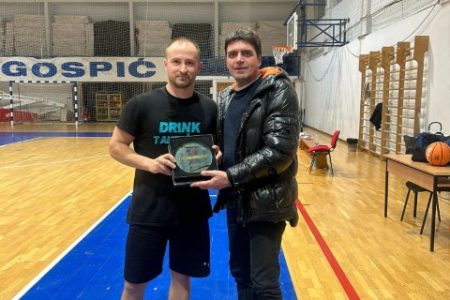 Drunk taktičari osvojili Zimsku košarkašku ligu Gospić 2025.