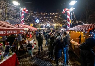 OTVOREN ADVENT U OTOČCU – BLAGDANSKO OZRAČJE, OKUSI I ZABAVA ZA SVE GENERACIJE