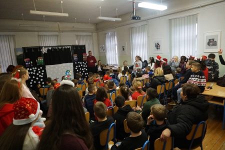 Održan božićni program BIJELI BOŽIĆ KOD NAS TU U GOSPIĆU