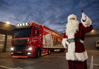 Kamion Djeda Mraza stiže u Gospić!