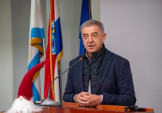 LIJEPO: Grad Gospić i ove godine daje božićnice umirovljenicima, nezaposlenima i roditeljima djece s teškoćama u razvoju