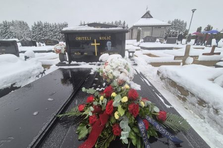 Grad Gospić i stranka LiPO dostojanstveno su obilježili obljetnicu smrti Milana Kolića, dugogodišnjeg gradonačelnika Grada Gospića i župana Ličko-senjske županije.