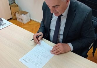 Potpisan sporazum za izgradnju višestambene zgrade u općini Lovinac