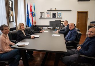 Župan Petry potpisao ugovore za Programe javnih potreba u sportu za 2026. godinu