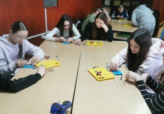 STEM radionice u Gospiću: Djeca otkrivaju kako energija postaje gibanje