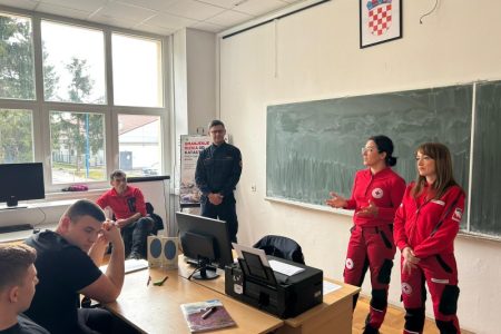 Obilježen Europski dan broja 112: Maturanti u Gospiću učili o sustavu civilne zaštite i volontiranju