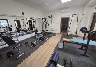 LIJEPO: Općina Lovinac uredila malu teretanu