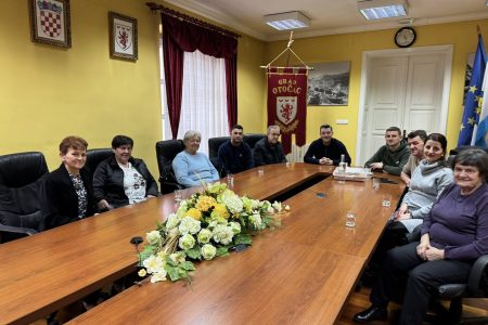Otočac: Predstavnici KUD-a „Dangubice“ i Mjesnog odbora Ličko Lešće na sastanku s gradonačelnikom
