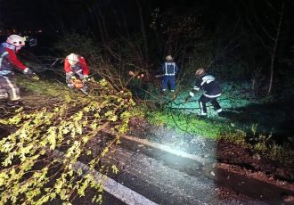 Vatrogasci diljem Hrvatske saniraju posljedice snažnog nevremena