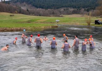 Opatijski kukali prvi dan proljeća obilježili kupanjem u Gacki